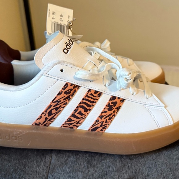 Adidas Women's Grand Court 2.0 Tennis Shoe Size 8 - Picture 3 of 10